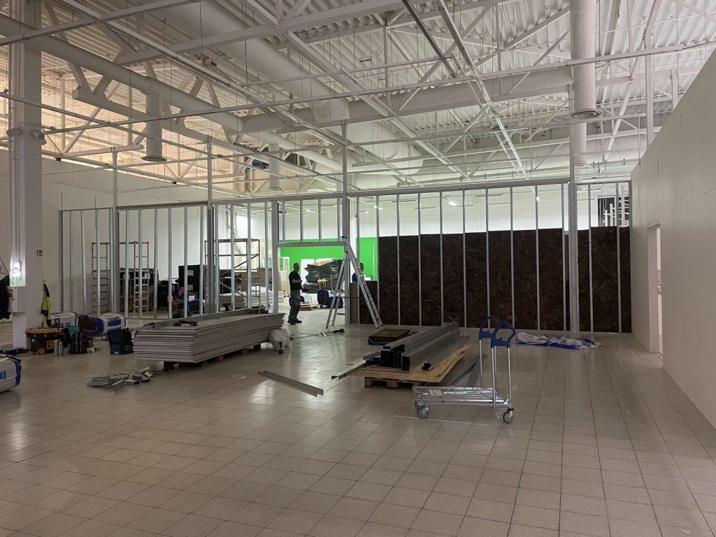 Parduotuvės vidaus apdaila „RIVER MALL“ prekybos centre Kaune – prekyba darbai, UAB LINKODAS