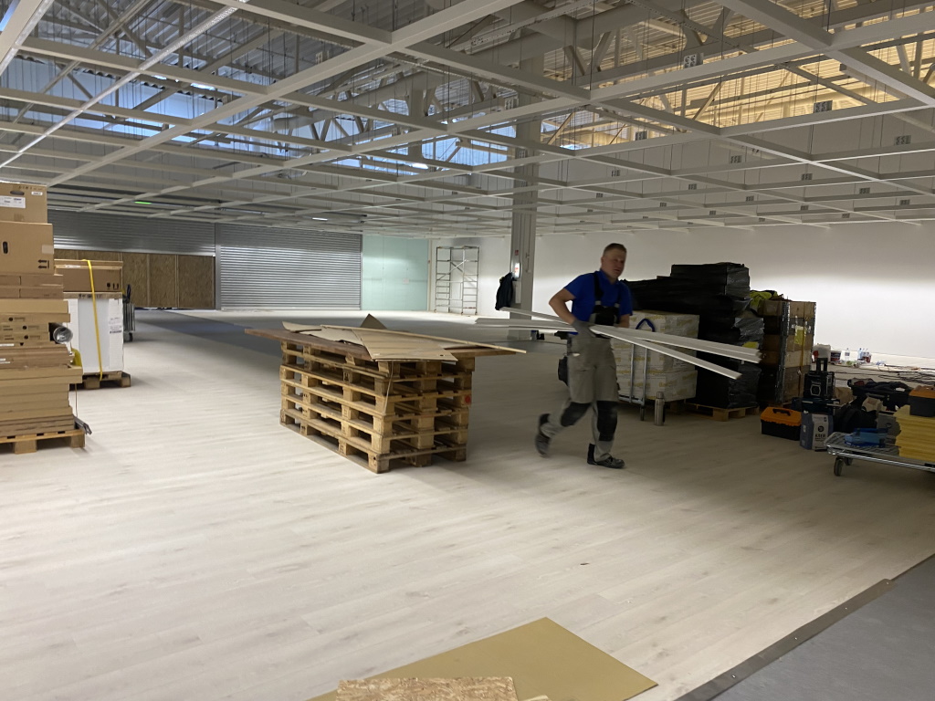 Parduotuvės vidaus apdaila „RIVER MALL“ prekybos centre Kaune – prekyba darbai, UAB LINKODAS (4 nuotrauka)