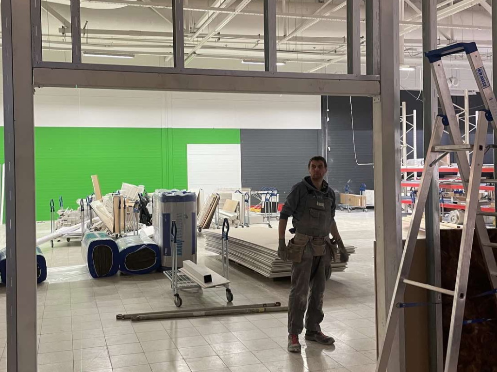 Parduotuvės vidaus apdaila „RIVER MALL“ prekybos centre Kaune – prekyba darbai, UAB LINKODAS (5 nuotrauka)