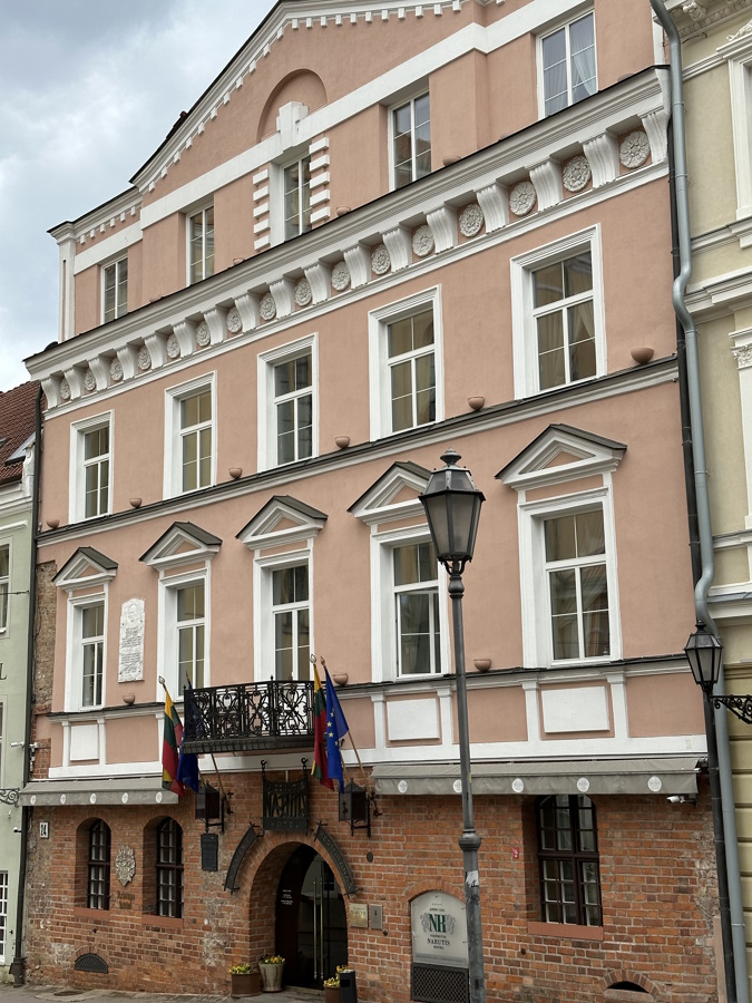 Viešbučio „NARUTIS“, Pilies g. 24, Vilniuje fasado remontas – fasadai darbai, UAB LINKODAS