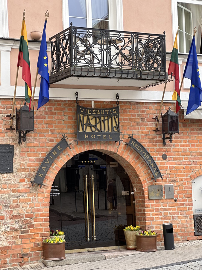Viešbučio „NARUTIS“, Pilies g. 24, Vilniuje fasado remontas – fasadai darbai, UAB LINKODAS (2 nuotrauka)